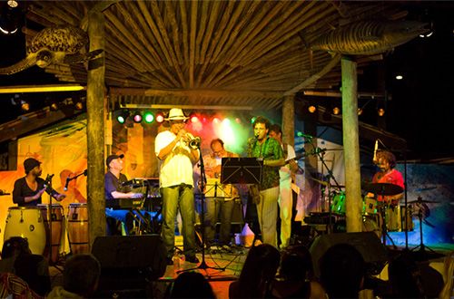 Jazz do Garagem embeleza a noite na Praia do Forte